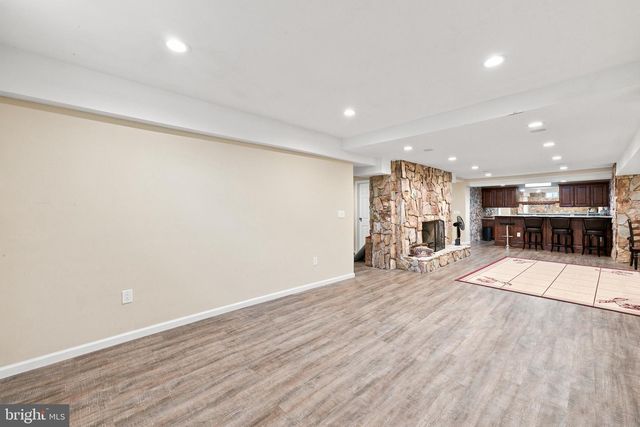 970 BORTONS LANDING RD, Moorestown, NJ 08057