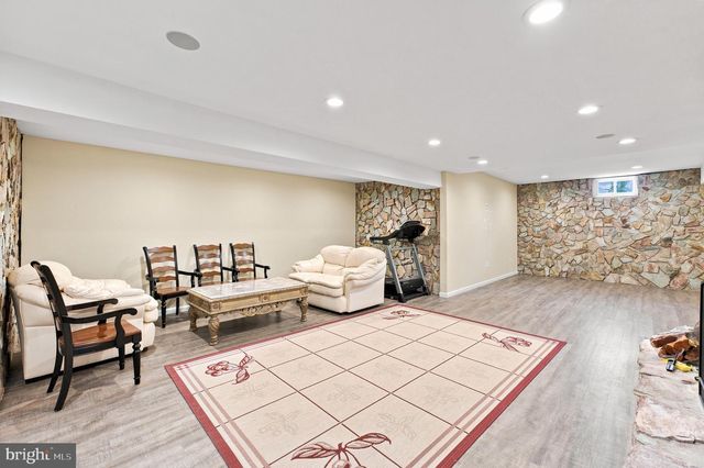 970 BORTONS LANDING RD, Moorestown, NJ 08057