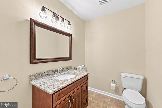970 BORTONS LANDING RD, Moorestown, NJ 08057