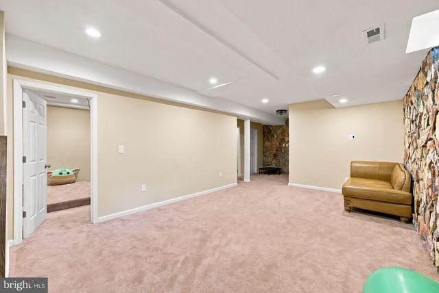 970 BORTONS LANDING RD, Moorestown, NJ 08057
