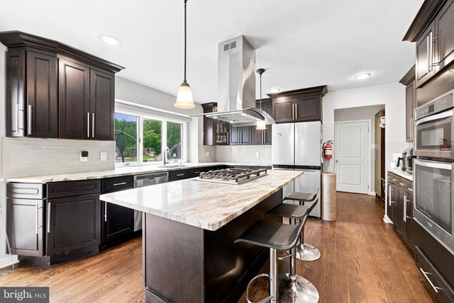 970 BORTONS LANDING RD, Moorestown, NJ 08057