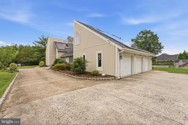 970 BORTONS LANDING RD, Moorestown, NJ 08057