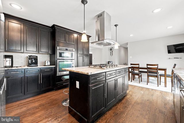 970 BORTONS LANDING RD, Moorestown, NJ 08057