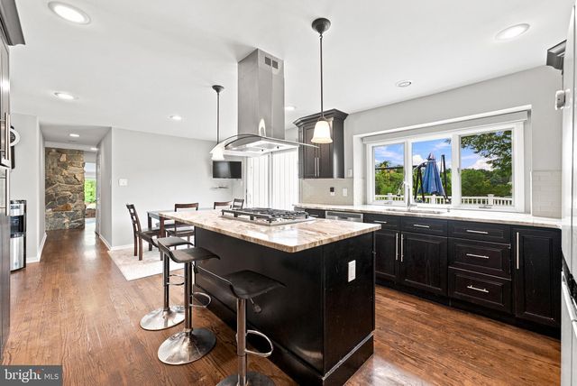 970 BORTONS LANDING RD, Moorestown, NJ 08057
