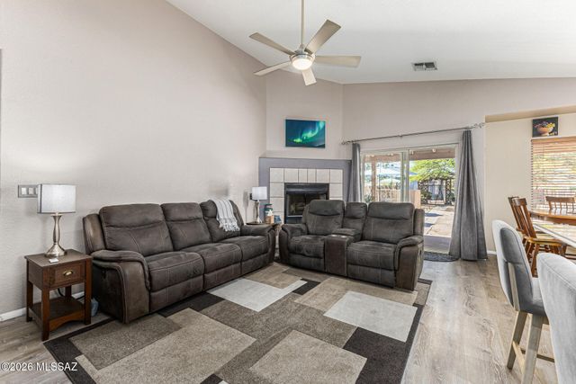 948 S Goldenweed Way, Tucson, AZ 85748