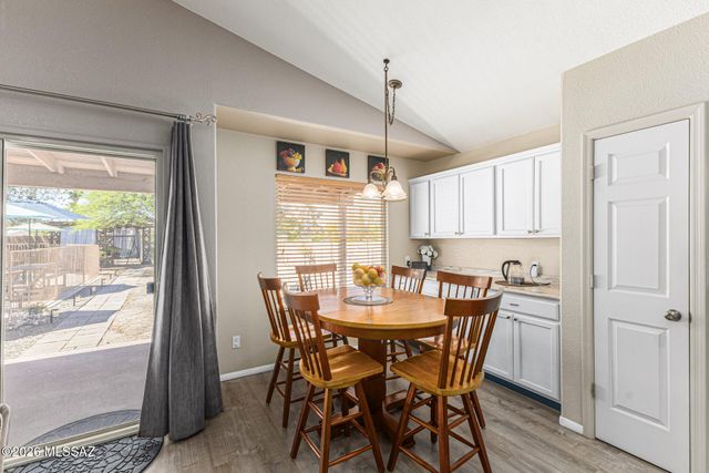 948 S Goldenweed Way, Tucson, AZ 85748