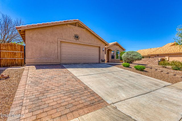 948 S Goldenweed Way, Tucson, AZ 85748