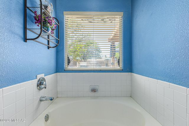 948 S Goldenweed Way, Tucson, AZ 85748