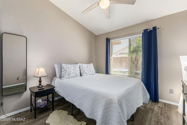 948 S Goldenweed Way, Tucson, AZ 85748