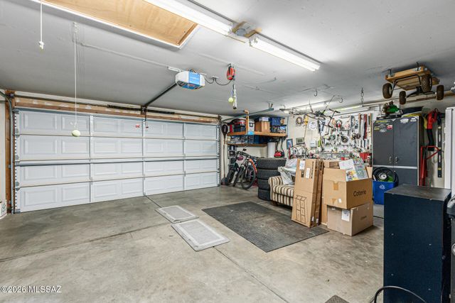 948 S Goldenweed Way, Tucson, AZ 85748