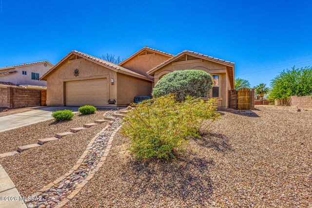 948 S Goldenweed Way, Tucson, AZ 85748