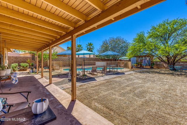 948 S Goldenweed Way, Tucson, AZ 85748