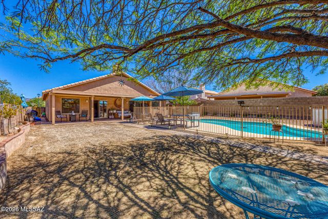 948 S Goldenweed Way, Tucson, AZ 85748