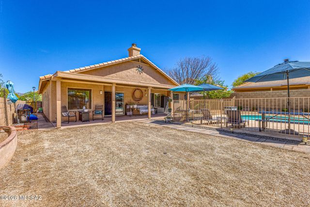 948 S Goldenweed Way, Tucson, AZ 85748