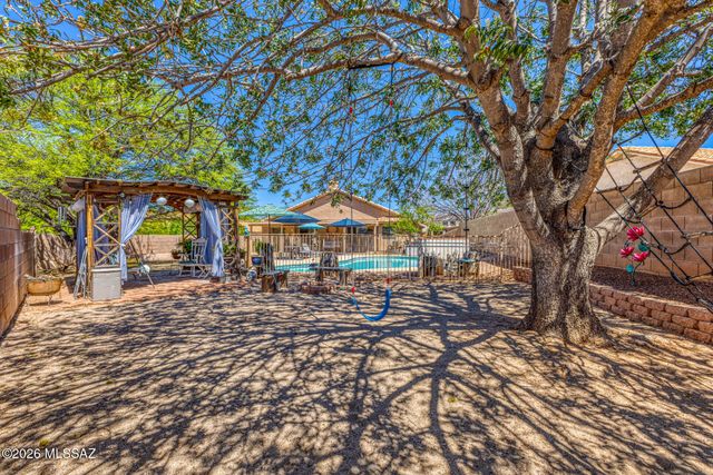 948 S Goldenweed Way, Tucson, AZ 85748