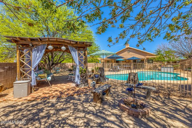 948 S Goldenweed Way, Tucson, AZ 85748