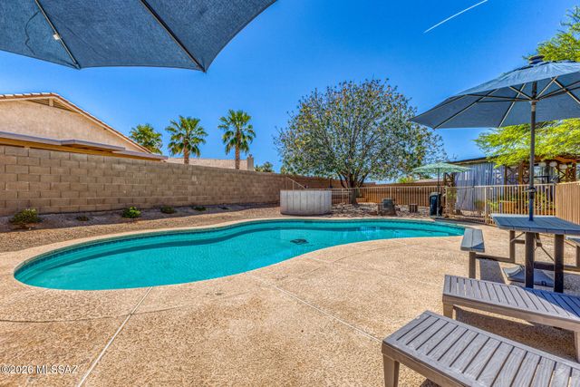 948 S Goldenweed Way, Tucson, AZ 85748