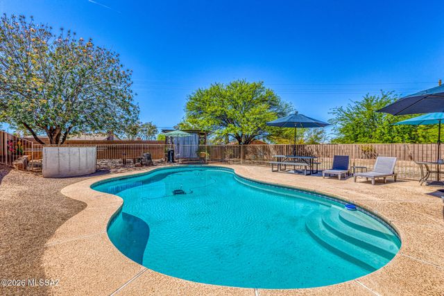 948 S Goldenweed Way, Tucson, AZ 85748