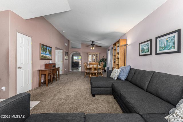 948 S Goldenweed Way, Tucson, AZ 85748