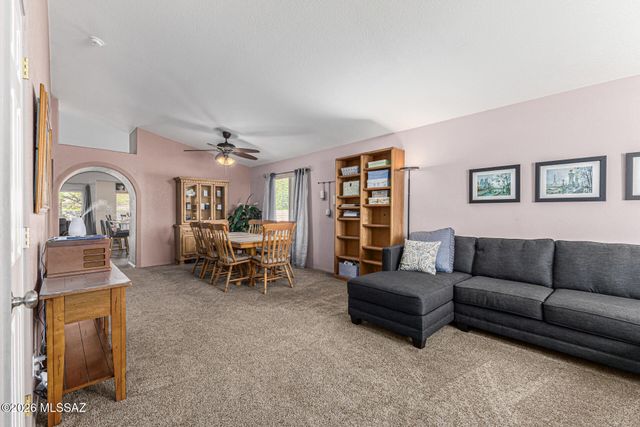 948 S Goldenweed Way, Tucson, AZ 85748