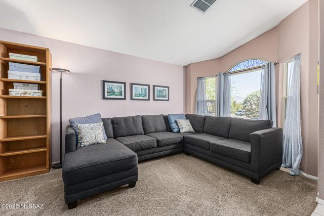 948 S Goldenweed Way, Tucson, AZ 85748