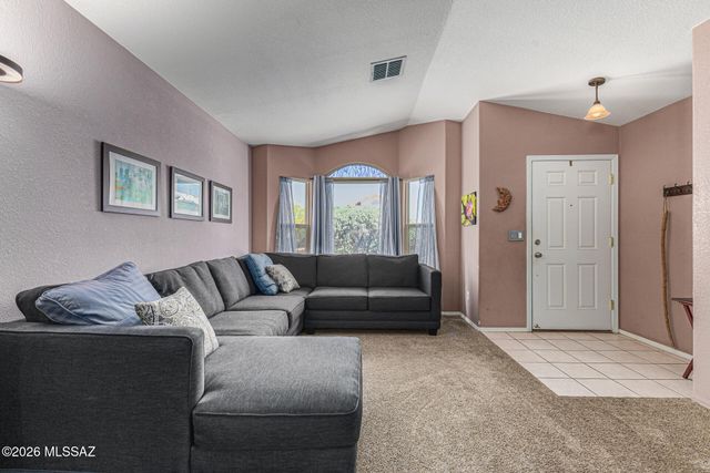 948 S Goldenweed Way, Tucson, AZ 85748