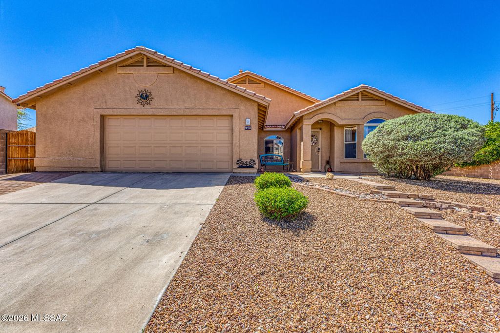 948 S Goldenweed Way, Tucson, AZ 85748