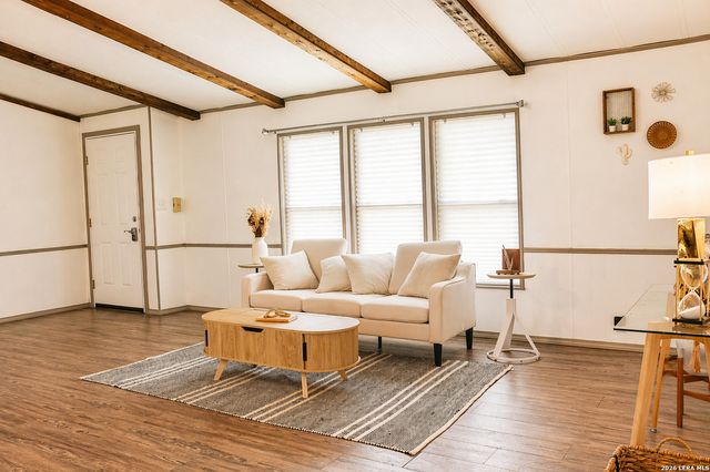 18066 La Gloria Rd, Elmendorf, TX 78112