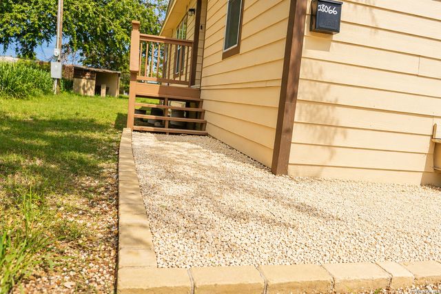18066 La Gloria Rd, Elmendorf, TX 78112