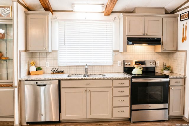 18066 La Gloria Rd, Elmendorf, TX 78112
