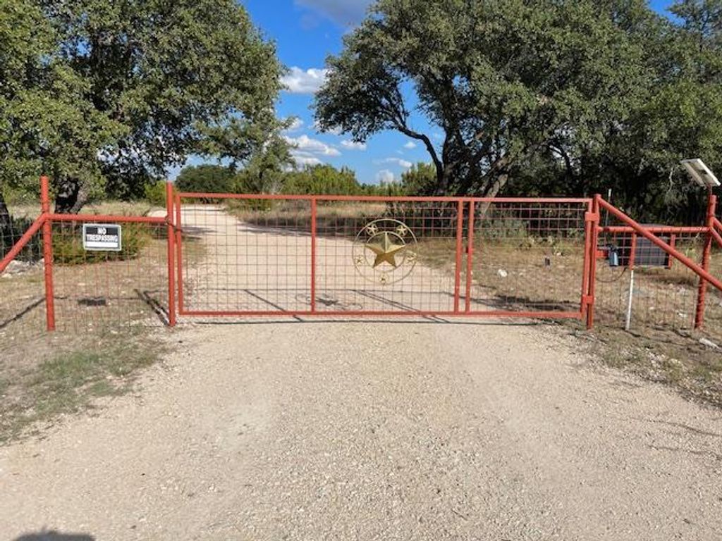 22266 Chula Vista Rd, Christoval, TX 76935