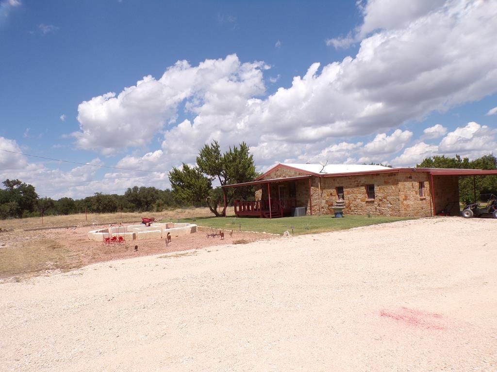 Image 3 of property listing at 22266 Chula Vista Rd, Christoval, TX 76935