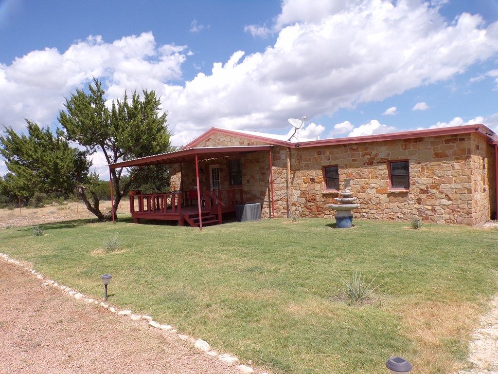 Image 4 of property listing at 22266 Chula Vista Rd, Christoval, TX 76935