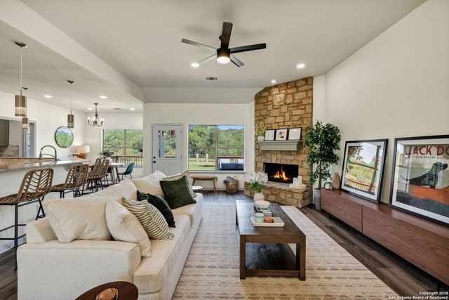 913 Long Mdw, Spring Branch, TX 78070