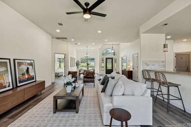 913 Long Mdw, Spring Branch, TX 78070