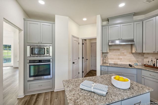 913 Long Mdw, Spring Branch, TX 78070