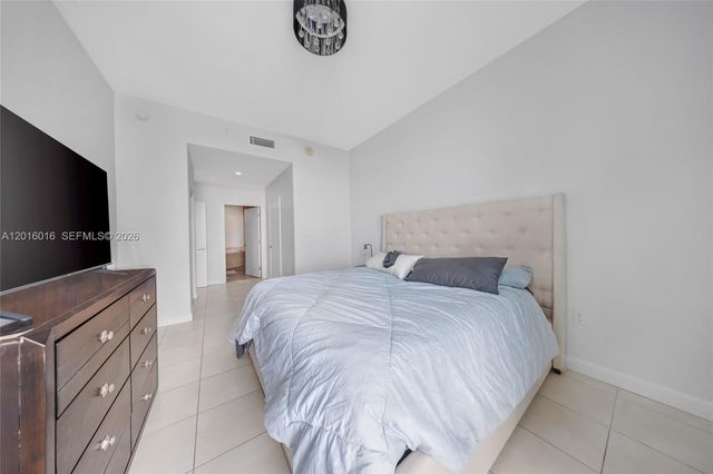 7928 East Dr 305, North Bay Village, FL 33141