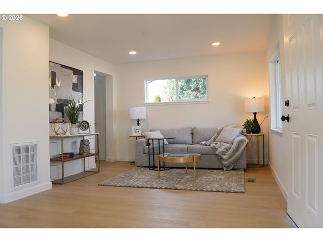 4245 Se 89TH Ave, Portland, OR 97266