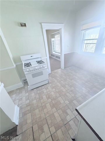 3395 W 100th Street UP, Cleveland, OH 44111