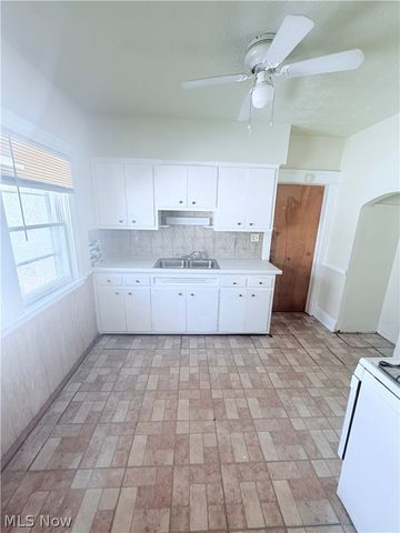 3395 W 100th Street UP, Cleveland, OH 44111