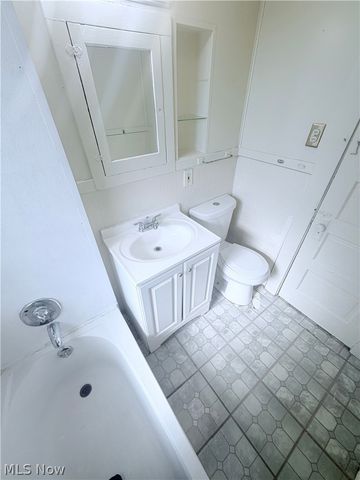 3395 W 100th Street UP, Cleveland, OH 44111