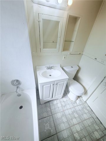 3395 W 100th Street UP, Cleveland, OH 44111