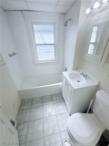 3395 W 100th Street UP, Cleveland, OH 44111