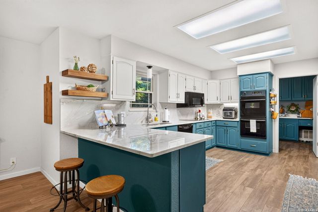 9532 WINDWOOD DR, Boerne, TX 78006