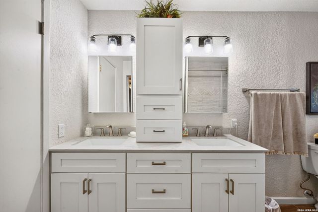 9532 WINDWOOD DR, Boerne, TX 78006