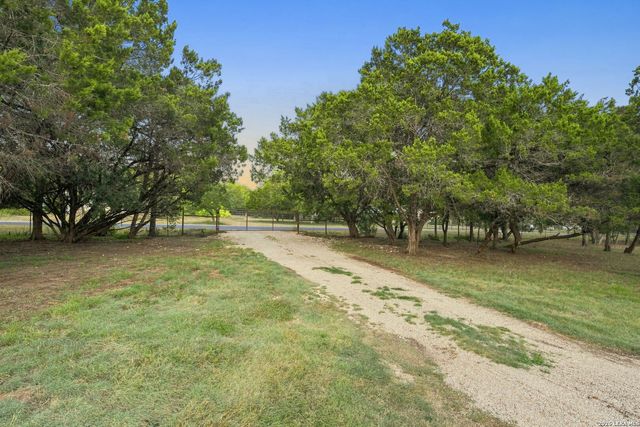 9532 WINDWOOD DR, Boerne, TX 78006