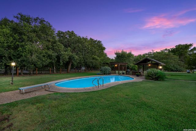 9532 WINDWOOD DR, Boerne, TX 78006