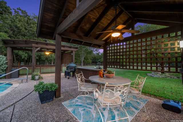 9532 WINDWOOD DR, Boerne, TX 78006