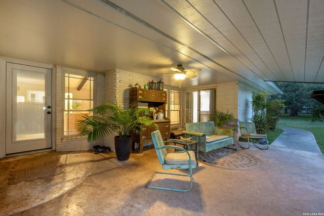 9532 WINDWOOD DR, Boerne, TX 78006
