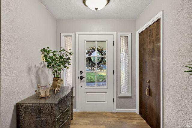 9532 WINDWOOD DR, Boerne, TX 78006